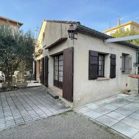 Apartamento Small House Near The