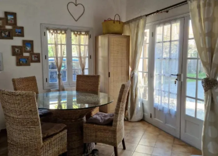 Apartamento Small House Near The