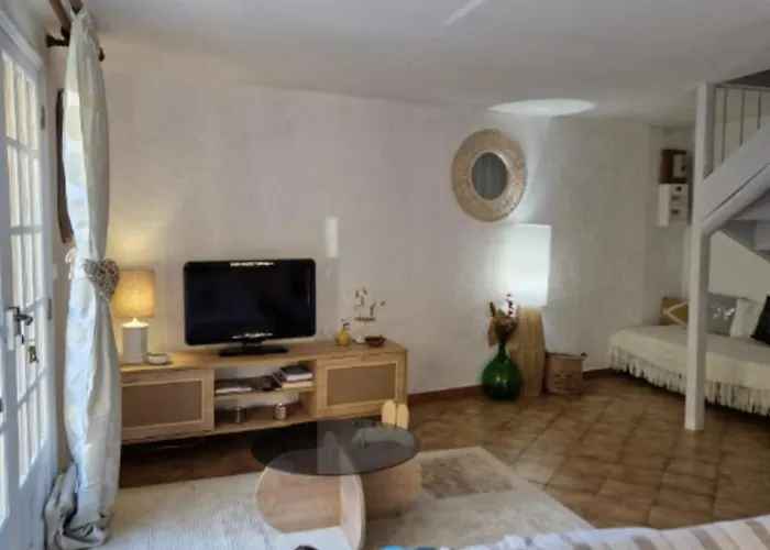 Apartamento Small House Near The